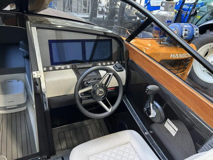Zdjęcie przedmiotu: VTS FLYING SHARK 7.7 motorboat