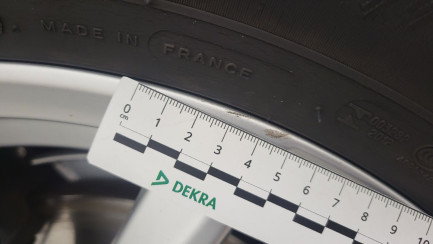 Zdjęcie przedmiotu: Volvo XC60 D4 SCR AWD Momentum aut