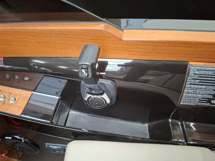 Zdjęcie przedmiotu: Ł&oacute;dź motorowa VTS FLYING SHARK CLASSIC 5.7