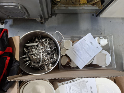 Zdjęcie przedmiotu: A set of catering equipment