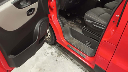 Zdjęcie przedmiotu: Renault Trafic 1.6 dCi E6 3.1t L2H1P2 Pack Clim