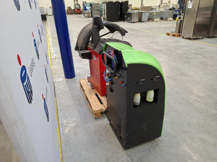 Zdjęcie przedmiotu: Workshop equipment set (VIAKEN X520 air conditioning service station, ROCKS OK.-08.3100 wheel balancer)