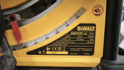 Zdjęcie przedmiotu: Pilarka stołowa 2000W DeWALT DWE7492