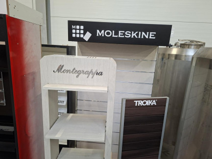 Zdjęcie przedmiotu: Set of shop shelves