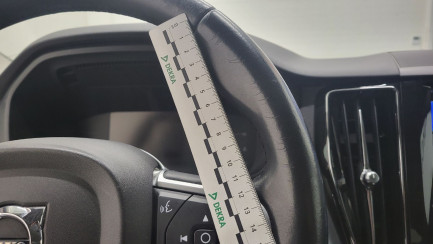 Zdjęcie przedmiotu: Volvo XC60 D4 SCR AWD Momentum aut