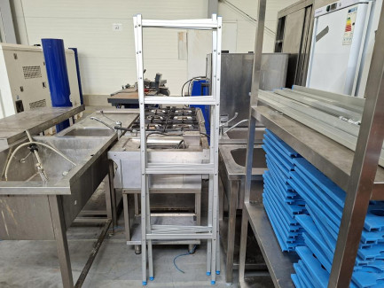 Zdjęcie przedmiotu: A set of catering equipment