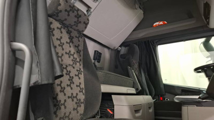 Zdjęcie przedmiotu: SCANIA R460 Super E6 18.0t 4x2 NA Highline