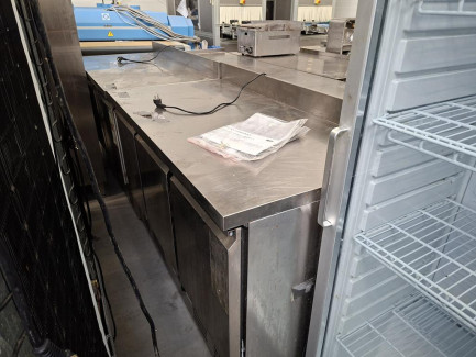 Zdjęcie przedmiotu: A set of catering equipment