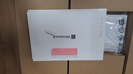 Zdjęcie przedmiotu: Ноутбук MSI Bravo 15 C7VF-249XPL Ryzen 7 7735HS / 16 ГБ / 1 ТБ / RTX 4060 / 144 Гц / 16 ГБ ОЗП / 1 ТБ SSD PCIe / Windows 11 Home