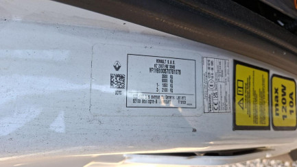 Zdjęcie przedmiotu: Renault Master FWD 2.3 dCi E6 3.5t L3H1 Extra S&S+E Oświadczenie o utracie DR Brak kluczy