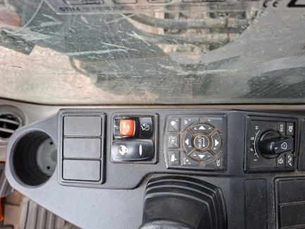 Zdjęcie przedmiotu: Koparka gąsiennicowa VOLVO EC250EL