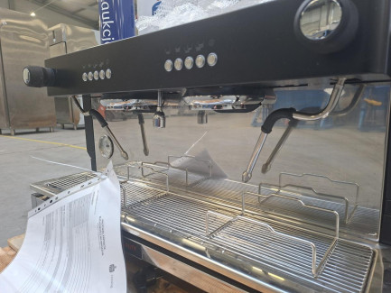 Zdjęcie przedmiotu: Кавоварка CREM EBEE-D82B-22AR 2-х групова