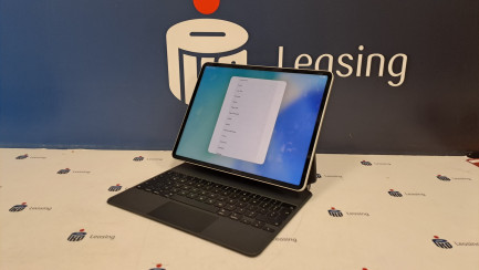 Планшет Apple iPad Pro 12.9'' 256GB сріблястого кольору, код виробника: MNXT3FD/A + клавіатура Apple Magic Keyboard для iPad Pro 12.9'' (5-го покоління) чорного кольору, код виробника: MJQK3Z/A