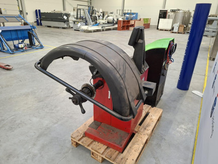 Zdjęcie przedmiotu: Workshop equipment set (VIAKEN X520 air conditioning service station, ROCKS OK.-08.3100 wheel balancer)