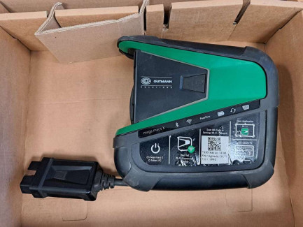 Zdjęcie przedmiotu: Set of workshop equipment (air conditioning equipment, wheel balancer, tire changer, jump starter, fault tester)