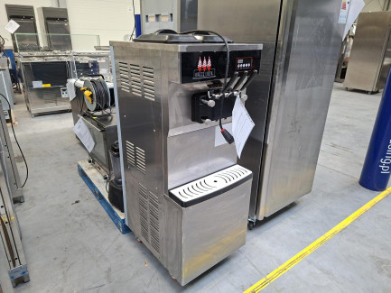 Zdjęcie przedmiotu: A set of catering equipment