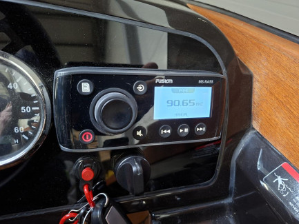 Zdjęcie przedmiotu: Ł&oacute;dź motorowa VTS FLYING SHARK BOWRIDER 5.7