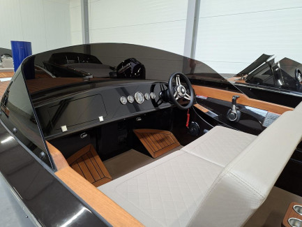 Zdjęcie przedmiotu: Ł&oacute;dź motorowa VTS FLYING SHARK CLASSIC 5.7