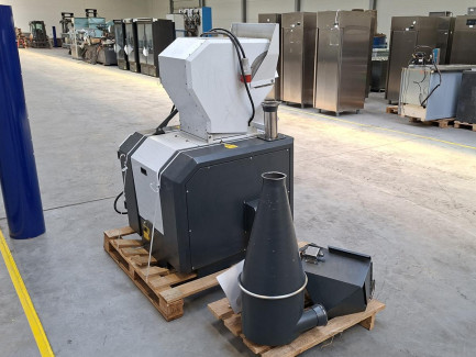 Zdjęcie przedmiotu: 7.5KW SHINI SG-2336-CE plastic mill with DS 23/30 dust separator