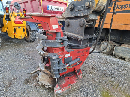 Zdjęcie przedmiotu: JCB 220X crawler excavator + GREENTEC UFKES FC 370 felling head for cutting trees and shrubs