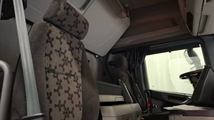 Zdjęcie przedmiotu: SCANIA R460 Super E6 18.0t 4x2 NA Highline