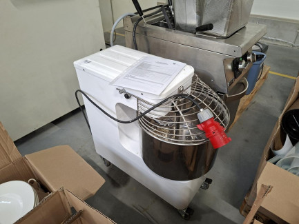 Zdjęcie przedmiotu: A set of catering equipment