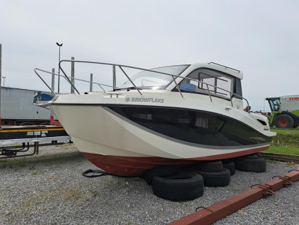 Яхтовий моторний човен QUICKSILVER 755 WEEKEND (вбудований двигун MERCRUISER 4.5 L 250 HP DTS CATALYST)