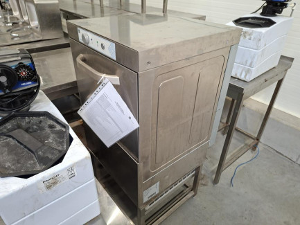 Zdjęcie przedmiotu: A set of catering equipment