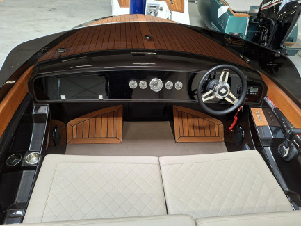 Zdjęcie przedmiotu: Ł&oacute;dź motorowa VTS FLYING SHARK CLASSIC 5.7