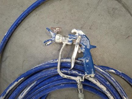 Zdjęcie przedmiotu: Agregat malarsko-szpachlarski GRACO MARK V STANDARD + Zbiornik na materiał GRACO 287987