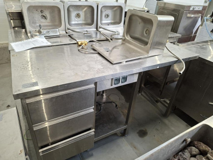 Zdjęcie przedmiotu: A set of catering equipment