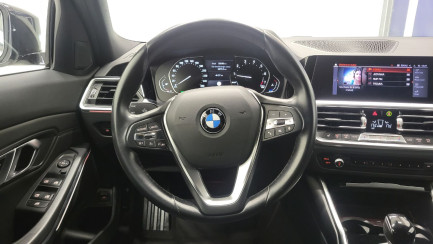 Zdjęcie przedmiotu: BMW 318i Sport Line aut