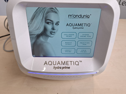 Zdjęcie przedmiotu: AQUAMETIQ HYDRA PRIME cosmetic device used for hydrogen-acid cleansing and skin revitalization.