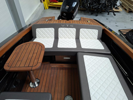 Zdjęcie przedmiotu: Ł&oacute;dź motorowa VTS FLYING SHARK BOWRIDER 5.7