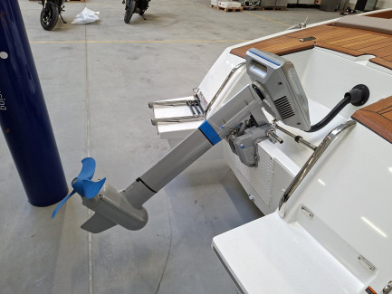 Zdjęcie przedmiotu: Ł&oacute;dź motorowa z napędem elektrycznym VTS FLYING SHARK CLASSIC 5.7