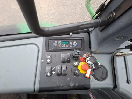 Zdjęcie przedmiotu: JOHN DEERE 1270G harvester