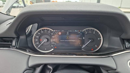 Zdjęcie przedmiotu: RANGE ROVER Evoque 2.0 Diesel MHEV R-Dynamic SE