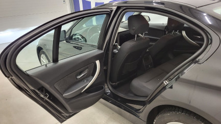 Zdjęcie przedmiotu: BMW 318i GPF Advantage aut