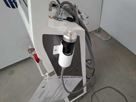Zdjęcie przedmiotu: RF FRAX PLUS cosmetic device using the technology of radio waves, mikronakłuć and cryotherapy to perform fractional radiofrequency microneedle treatment