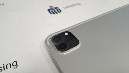 Zdjęcie przedmiotu: Планшет Apple iPad Pro 12.9'' 256GB сріблястого кольору, код виробника: MNXT3FD/A + клавіатура Apple Magic Keyboard для iPad Pro 12.9'' (5-го покоління) чорного кольору, код виробника: MJQK3Z/A