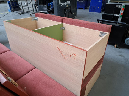 Zdjęcie przedmiotu: Restaurant equipment (sofas and shelves)