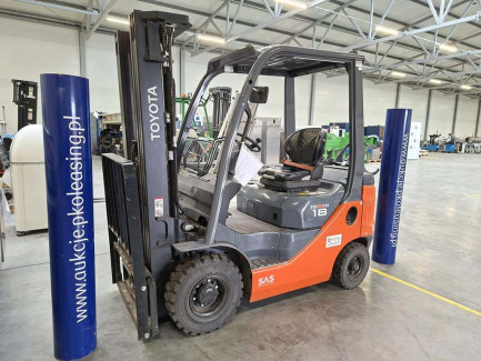 Вилочний навантажувач Toyota 02-8FGF18