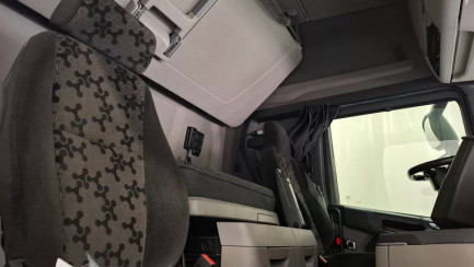 Zdjęcie przedmiotu: SCANIA R460 Super E6 18.0t 4x2 NA Highline