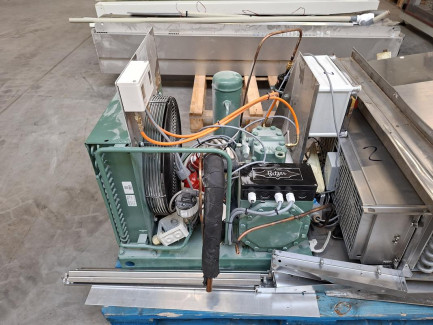 Zdjęcie przedmiotu: COMPONENTS OF A COLD STORAGE UNIT WITH A LILLNORD REFRIGERATION UNIT