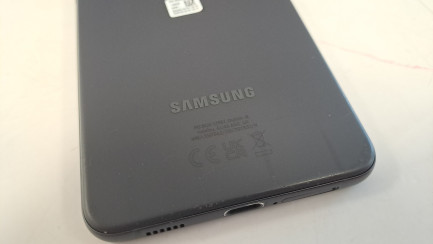 Zdjęcie przedmiotu: Смартфон/телефон SAMSUNG Galaxy S21 FE 6/128GB 5G 6.4" 120Hz Графіт SM-G990