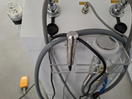 Zdjęcie przedmiotu: RF FRAX PLUS cosmetic device using the technology of radio waves, mikronakłuć and cryotherapy to perform fractional radiofrequency microneedle treatment