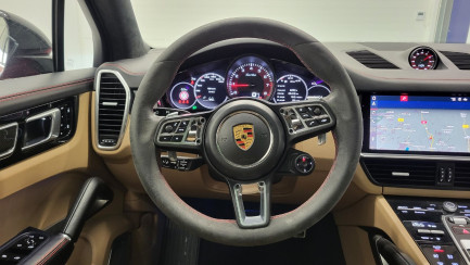 Zdjęcie przedmiotu: Porsche Cayenne Turbo Błędny wpis mocy i pojemności silnika w DR