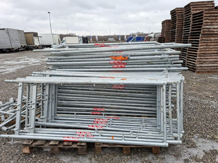 Zdjęcie przedmiotu: Elements of facade scaffolding of the DELTA 70 system