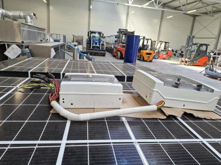 Zdjęcie przedmiotu: Elements of a photovoltaic installation with a capacity of 25.56 kWp