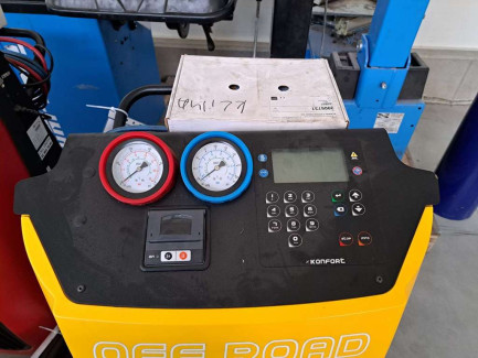 Zdjęcie przedmiotu: Set of workshop equipment (air conditioning equipment, wheel balancer, tire changer, jump starter, fault tester)